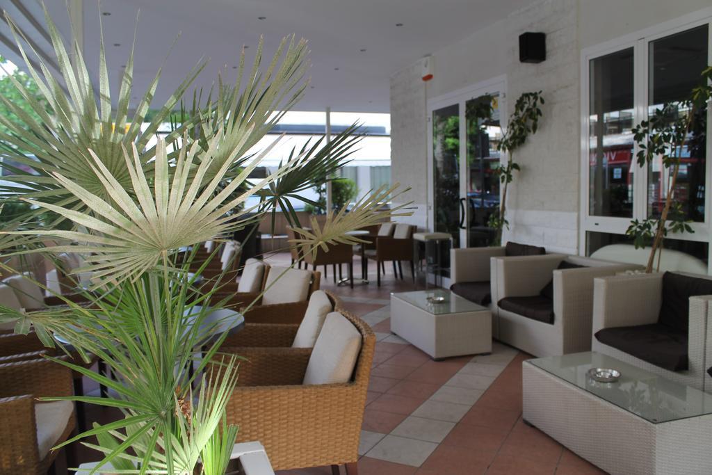 Hotel Sant'Elena Rímini Exterior foto