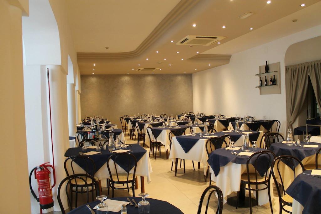 Hotel Sant'Elena Rímini Exterior foto